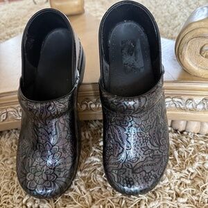 Dansko Shoes Womens Size 40 9.5 - 10 Black/Purple Iridescent Professional Clogs
